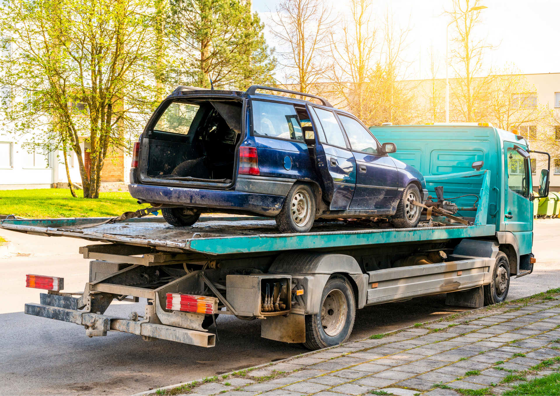 Top 4 Reasons to Call a Car Recovery Company for an Overturned Vehicle